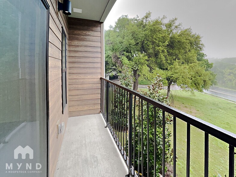 Building Photo - 2500 Longview St