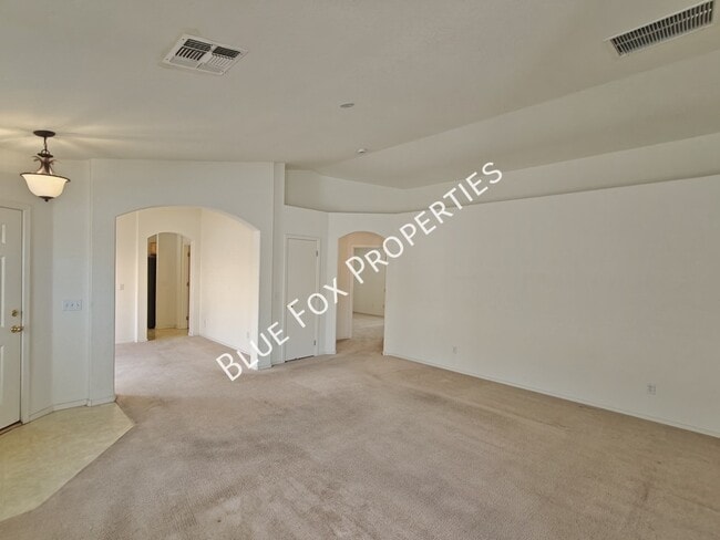 Building Photo - 7862 W Sacramento Hill Dr
