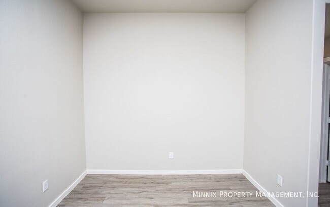 Building Photo - 2005 Kenwood Ave