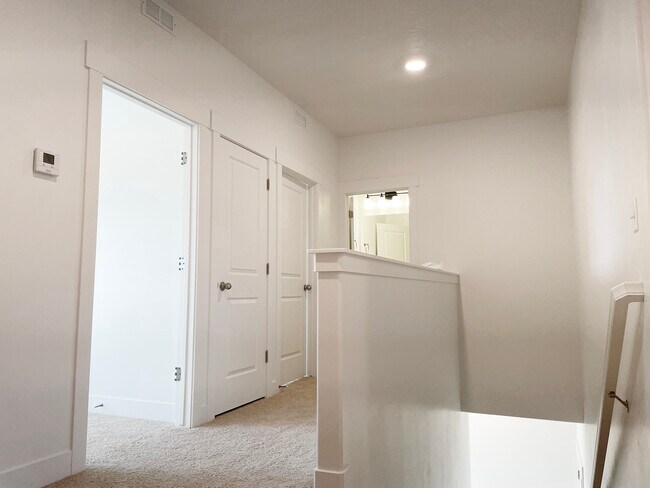 Building Photo - 1599 N 1870 E