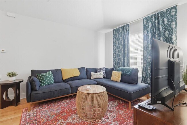 Building Photo - 1408 E Ridgewood St