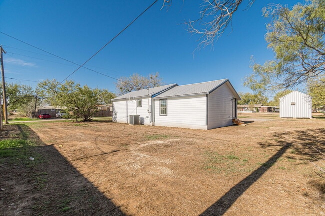 Building Photo - 509 Brown Ave