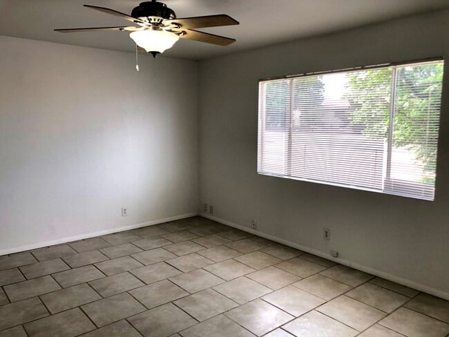 Building Photo - Cute 3 Bedroom Home on Large Fully Fenced Lot!