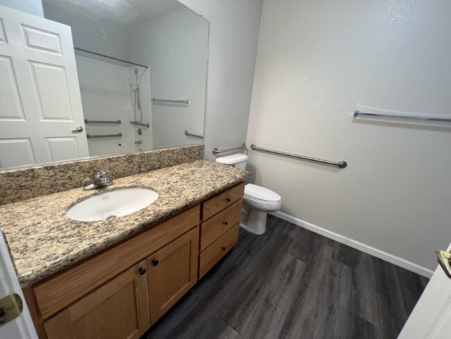 Building Photo - Merced: $1649 2 bedroom 2 bath with off st...