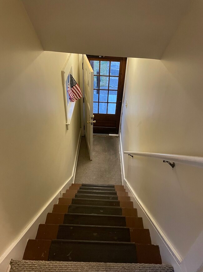 1213 18th Entry - 1213 18th St NW