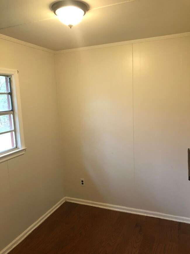 Building Photo - r1135