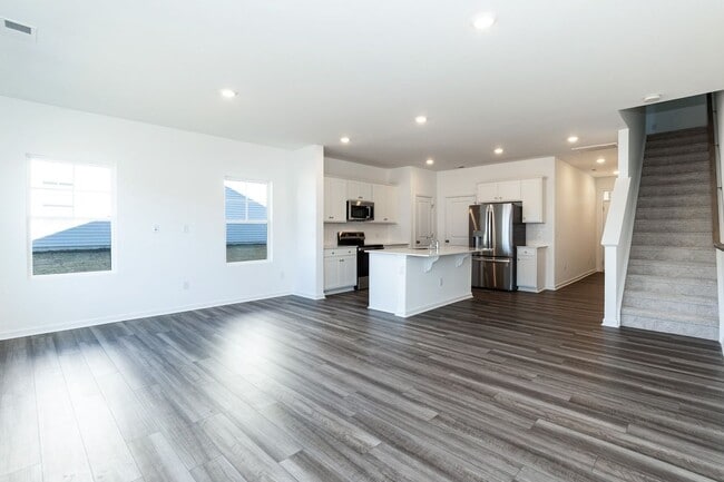 Building Photo - Brand New Townhome!