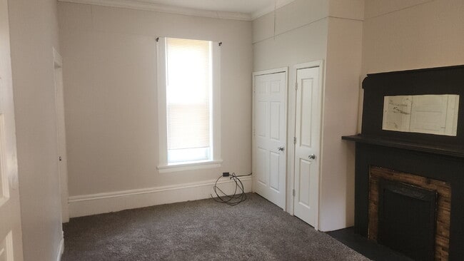 Building Photo - "Cozy 2-Bedroom Duplex in the Heart of St....