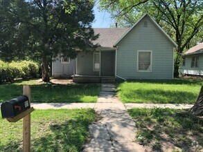 Building Photo - $875 - 2 bed 1 bath - Single Family Home