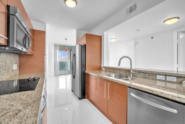 Building Photo - 2641 N Flamingo Rd