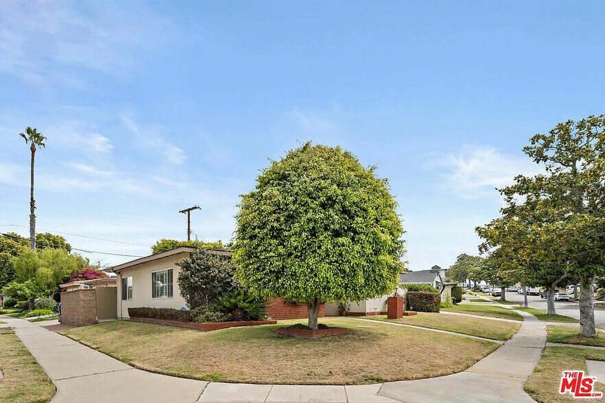 Building Photo - 7377 W 88th St