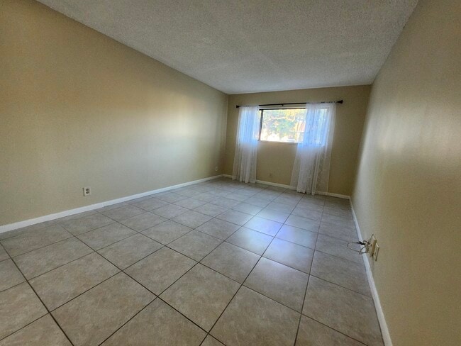 Building Photo - 545 Trace Cir