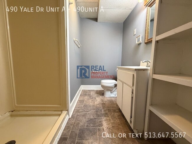 Building Photo - 490 Yale Dr