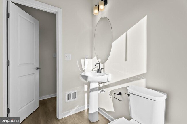 Building Photo - 6244 Folly Ln