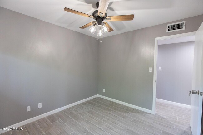 Building Photo - 1224 E Campus Dr