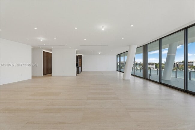 Building Photo - 5 Grove Isle Dr