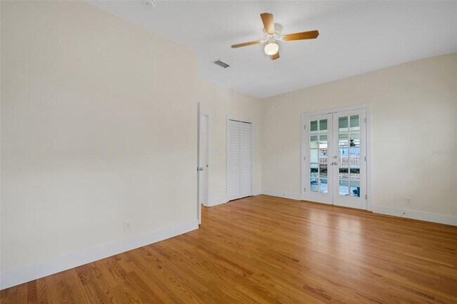 Building Photo - 934 Vistabula St