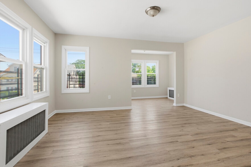 Living Room - 323 Myrtle Ave