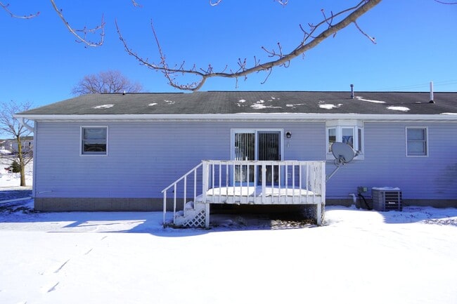 Building Photo - 2 Bedroom, 2 Bath Home