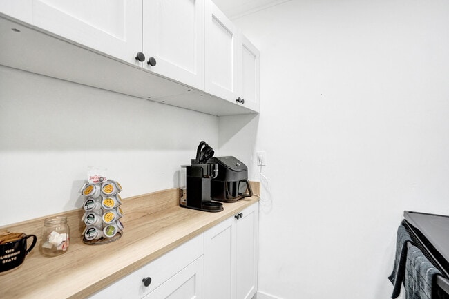 Building Photo - 4658 Bougainvilla Dr