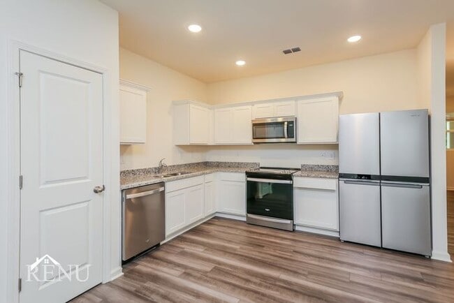 Building Photo - 3096 Calcutta St