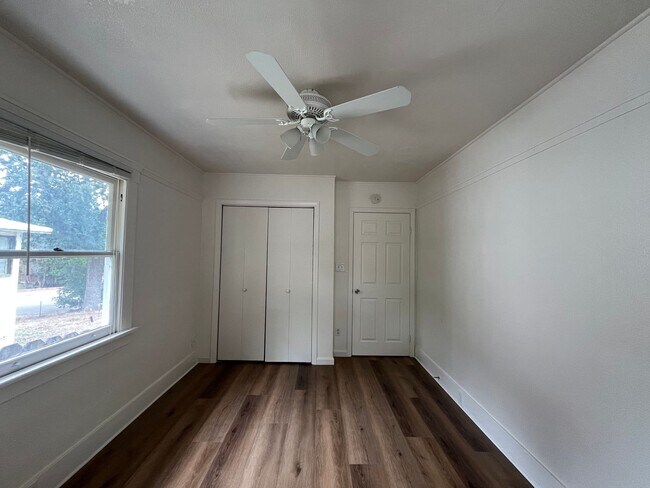 Building Photo - 1434