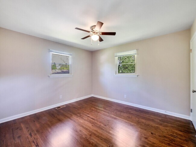 Building Photo - 450 Bouton Dr
