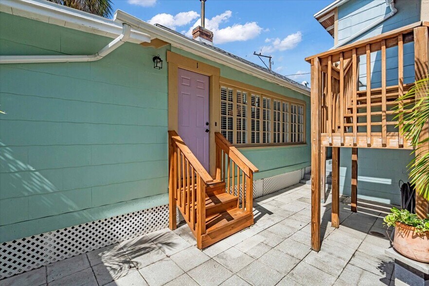 Entry - 539 6th St N