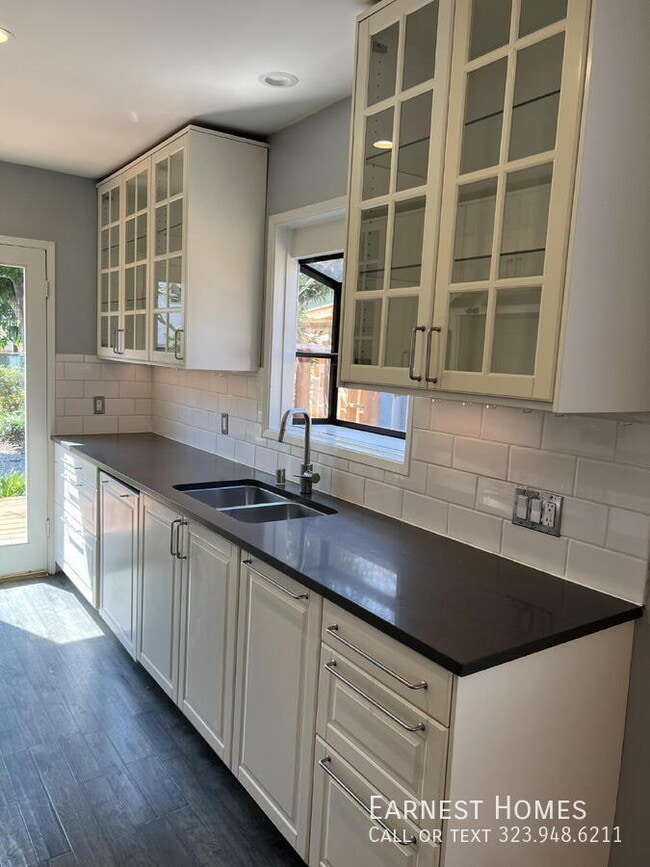 Building Photo - 3124 Highland Ave