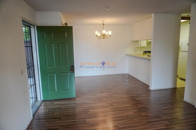 Building Photo - 2 Bed | 2 Bath | Light, Bright & Airy Cond...