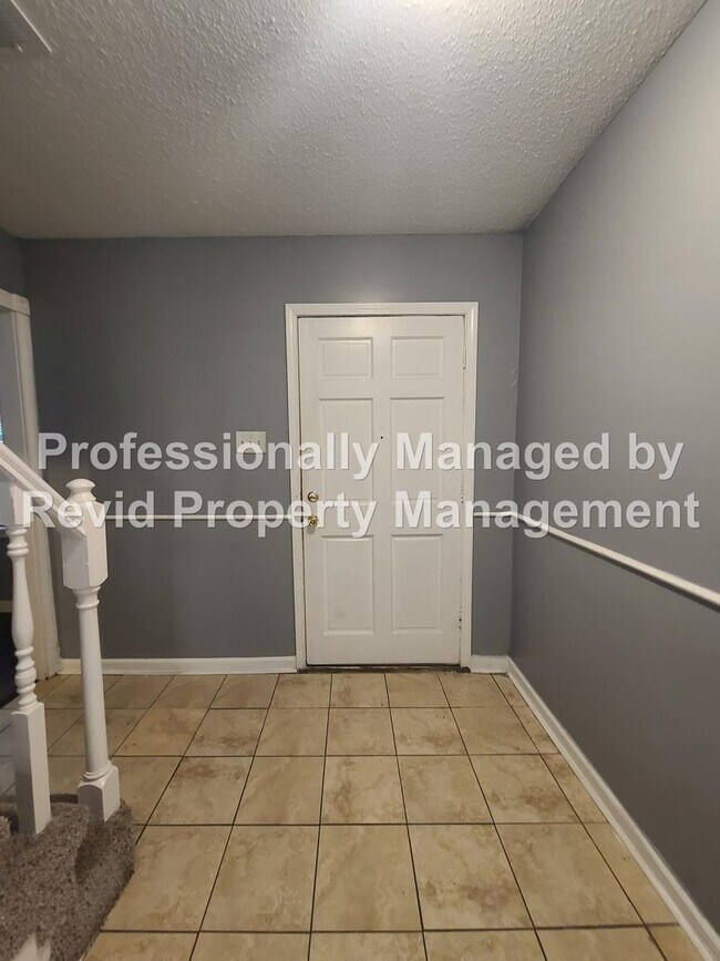 Building Photo - 6771 Bainbridge Dr