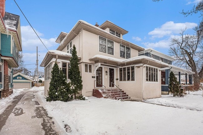 Building Photo - 572 Madison Ave SE