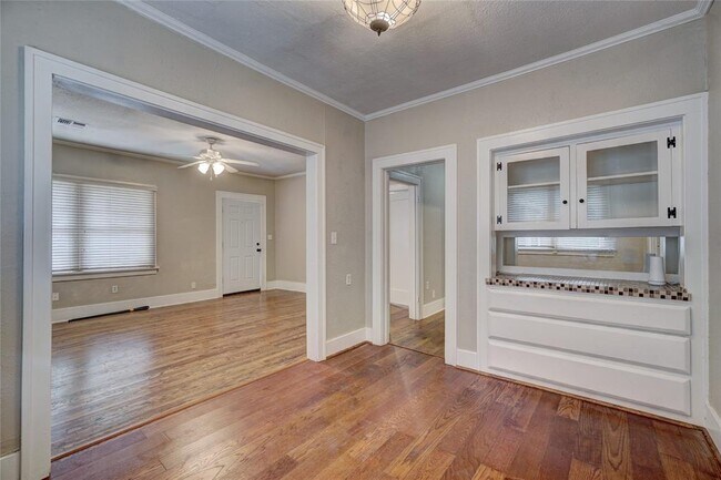 Building Photo - 3711 N Military Ave
