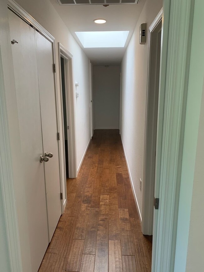 Building Photo - Updated 3 bedroom 2 bathroom Single Family...