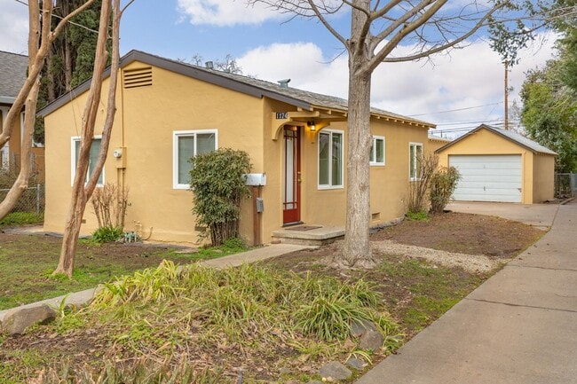 Primary Photo - Charming 3 Bed 2 Bath Home in Chico!