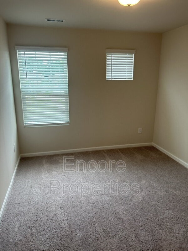 Building Photo - 240 Brook Farm Ln