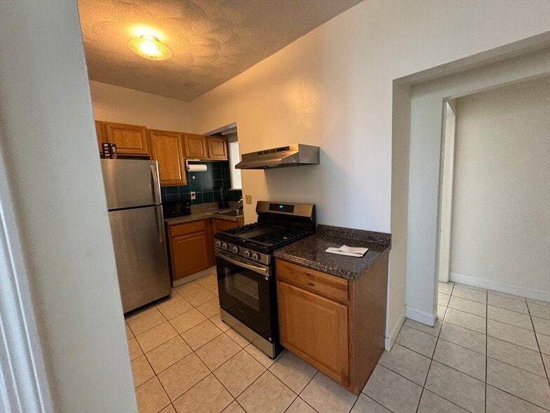 Building Photo - 10 Saunders St