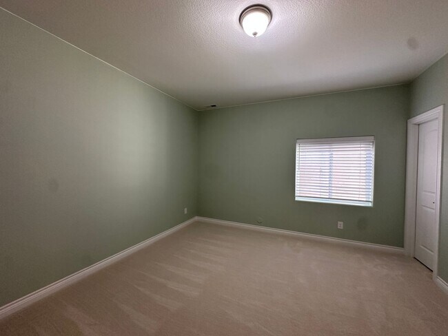 Building Photo - 6045 Griffin Dr