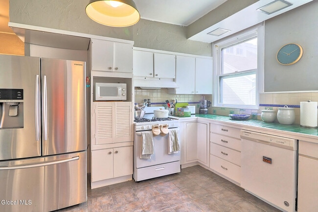 Building Photo - 28 Manning Blvd