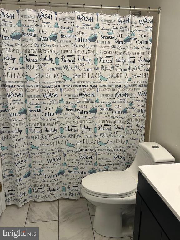 Building Photo - 41 Vanderbilt Ct