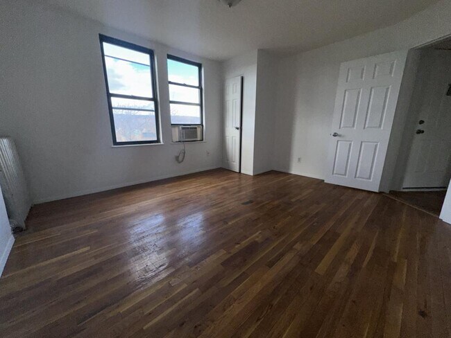 Building Photo - 312 Woodworth Ave