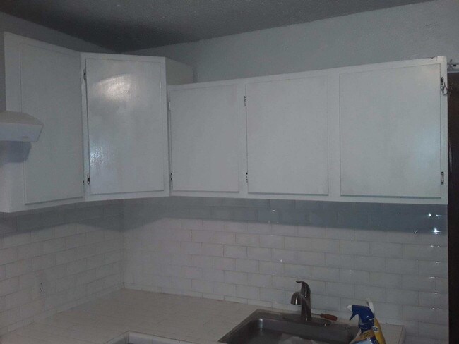 Building Photo - Rosamond Triplex