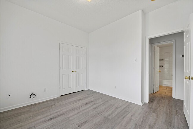 Building Photo - 21055 Southern Colony Ct