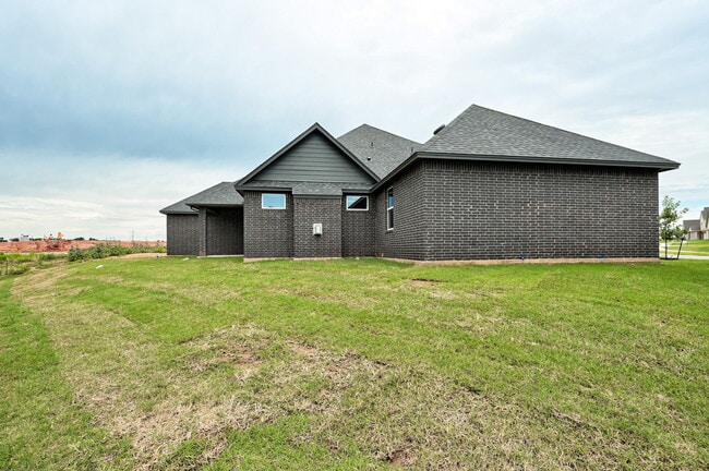 Building Photo - 6016 Kinnick Dr