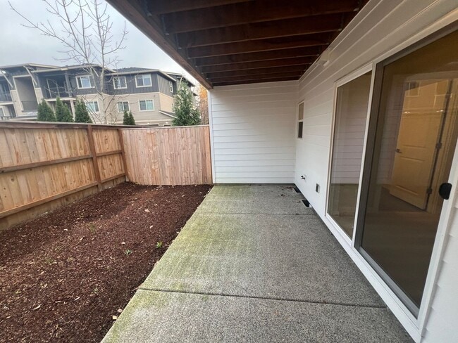 Building Photo - Stunning Tigard Home with Private In-Law Suite & Flexible Living Options