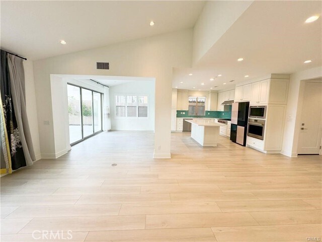 Building Photo - 148 Sabbia