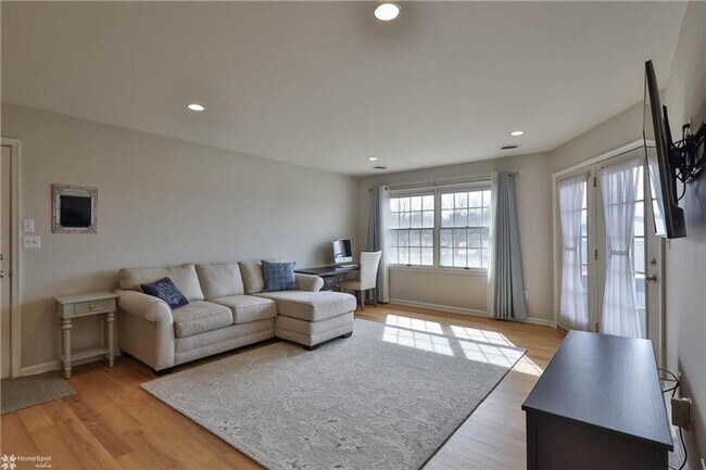 Building Photo - Beautiful 2 Bedroom Condo for Rent