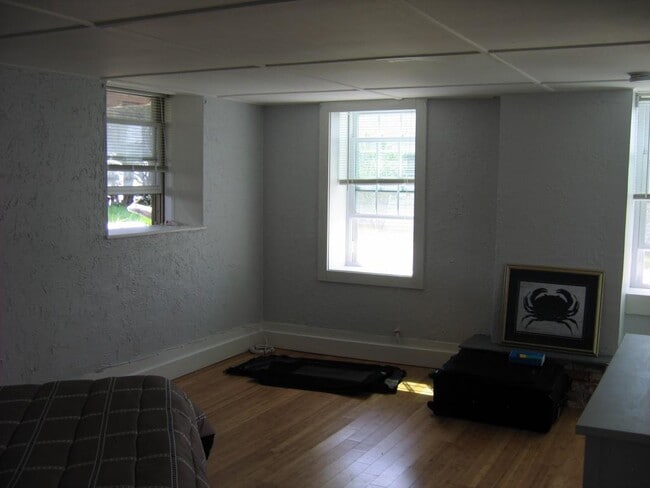 Building Photo - 11 Great Boars Head Ave