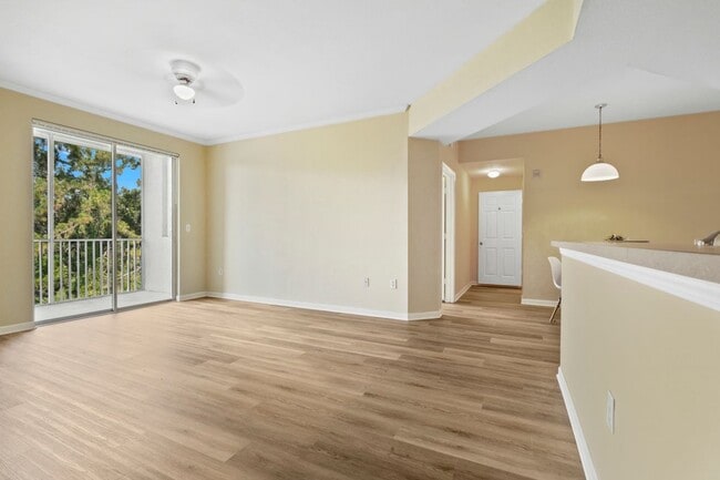 Building Photo - 410 S Villa San Marco Dr