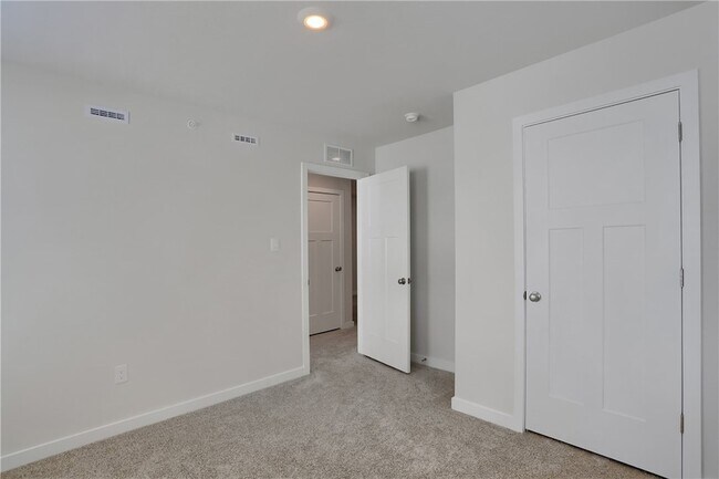 Building Photo - 122 Scotland Ln